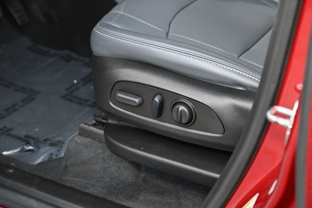 Used 2024 Buick Enclave Essence w/ Sport Touring Edition image 21