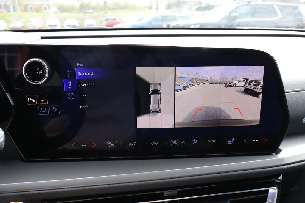 New 2026 Chevrolet Traverse LT FWD image 24