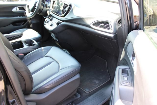 Used 2023 Chrysler Pacifica Touring-L w/ S Appearance Package AWD/4WD image 49