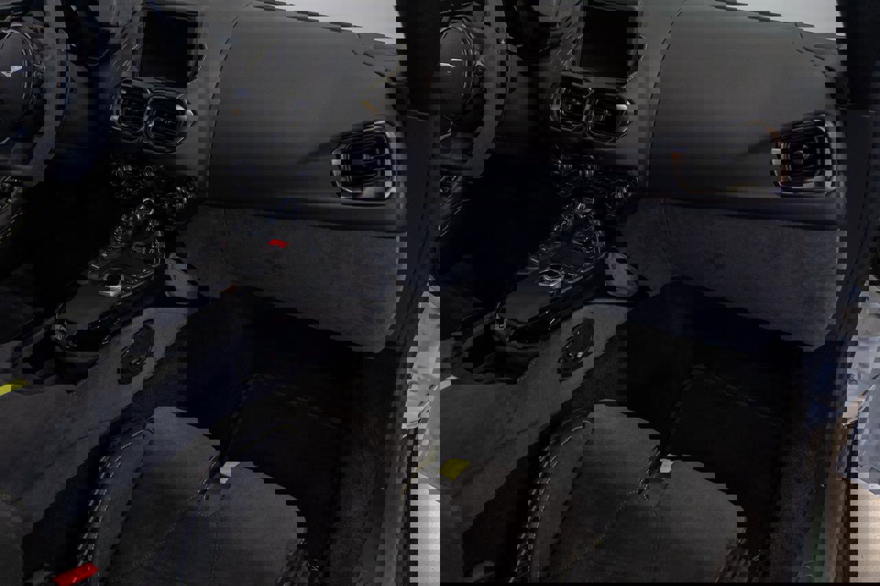 Used 2023 Aston Martin V8 Vantage Coupe image 10