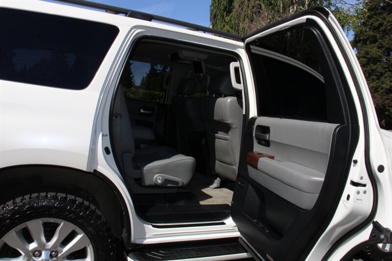 Used 2010 Toyota Sequoia Platinum AWD/4WD image 6