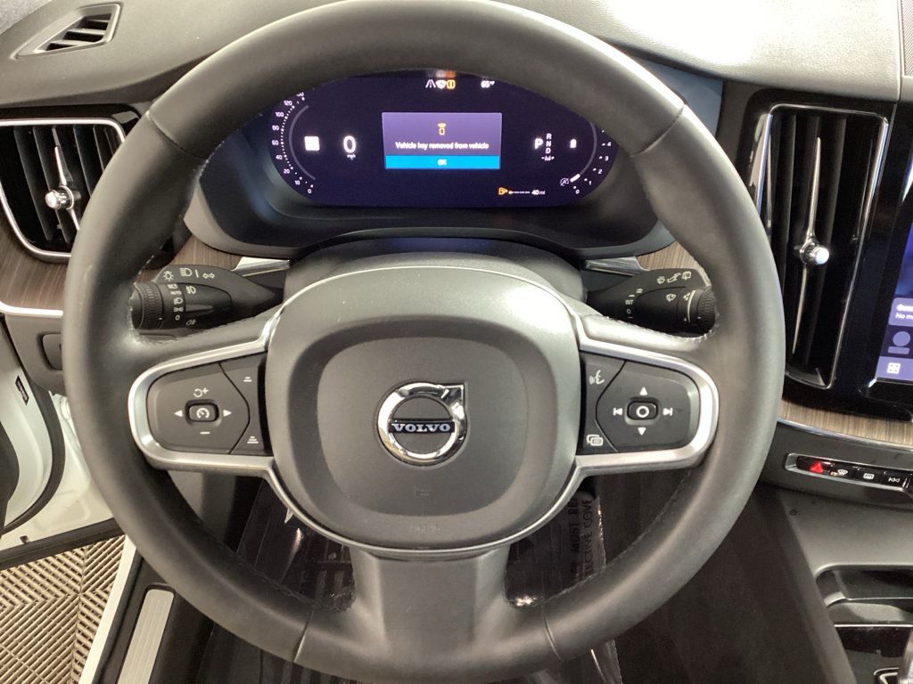 Used 2022 Volvo XC60 B5 Momentum AWD/4WD image 26