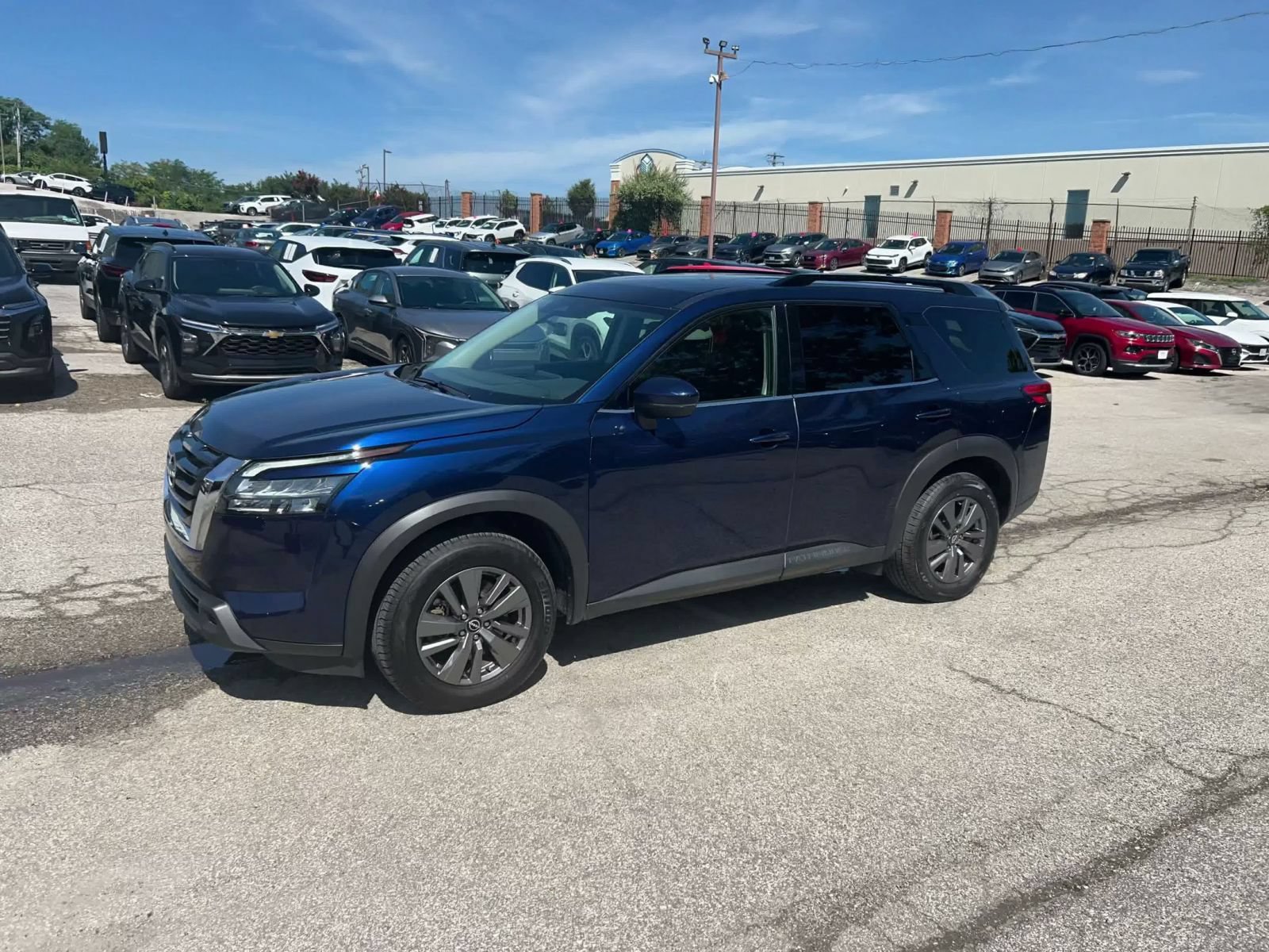 Used 2025 Nissan Pathfinder SV FWD image 7