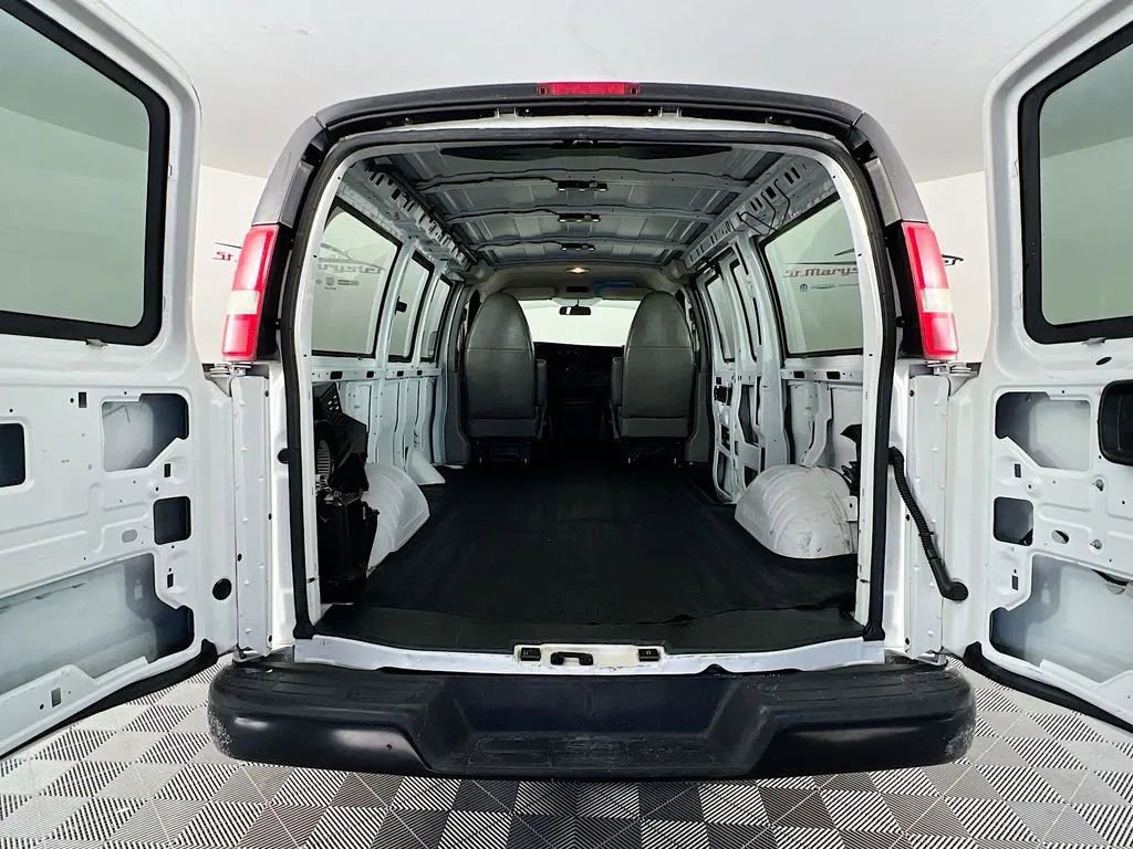 Used 2015 Chevrolet Express 2500 image 22