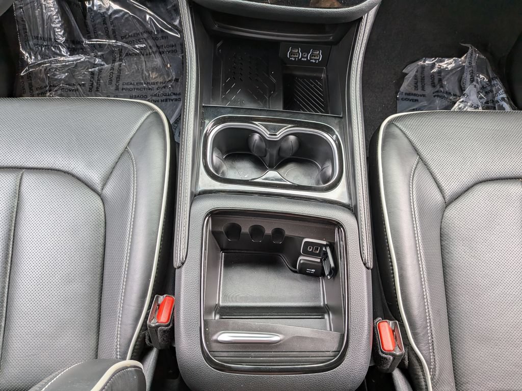 Used 2025 Chrysler Pacifica Limited FWD image 34
