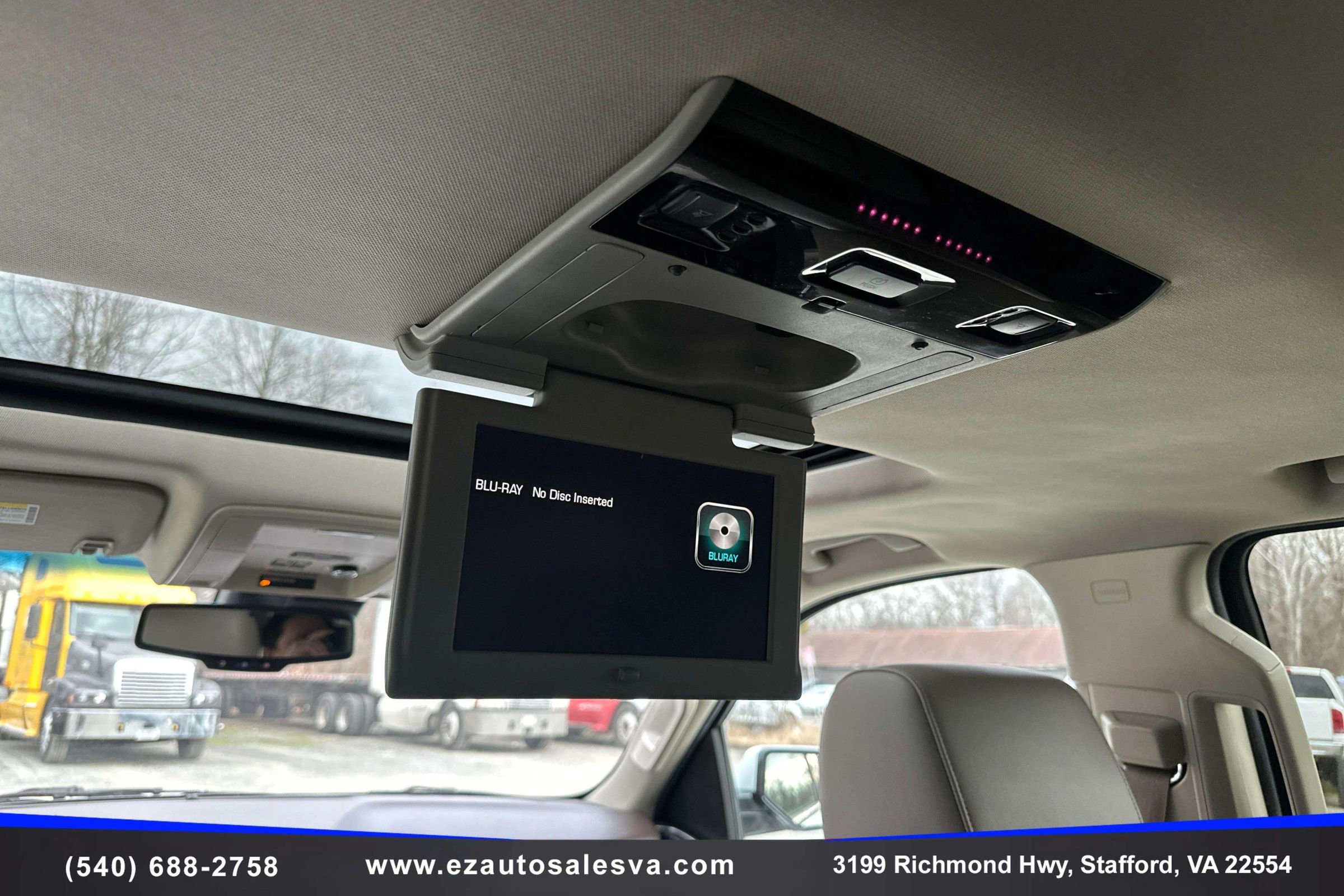 Used 2016 Chevrolet Suburban LT image 25