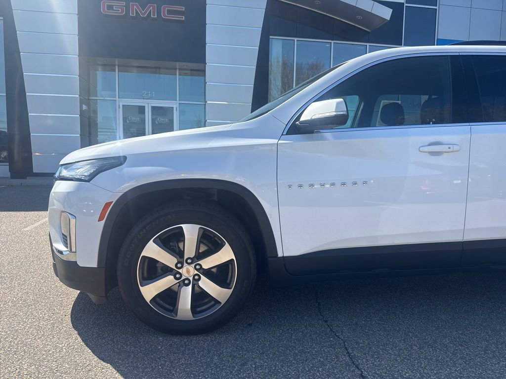 Used 2023 Chevrolet Traverse LT w/ LT Premium Package AWD/4WD image 5