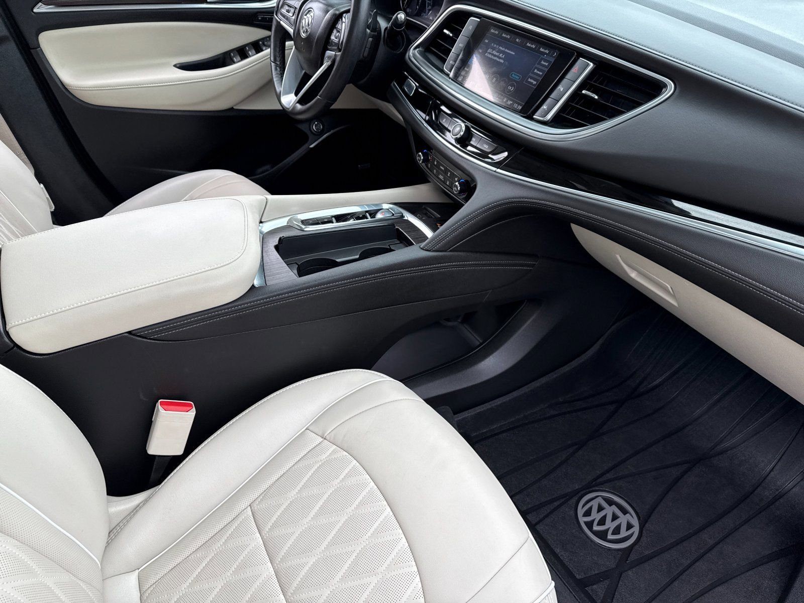 Used 2023 Buick Enclave Avenir w/ Avenir Technology Package image 17