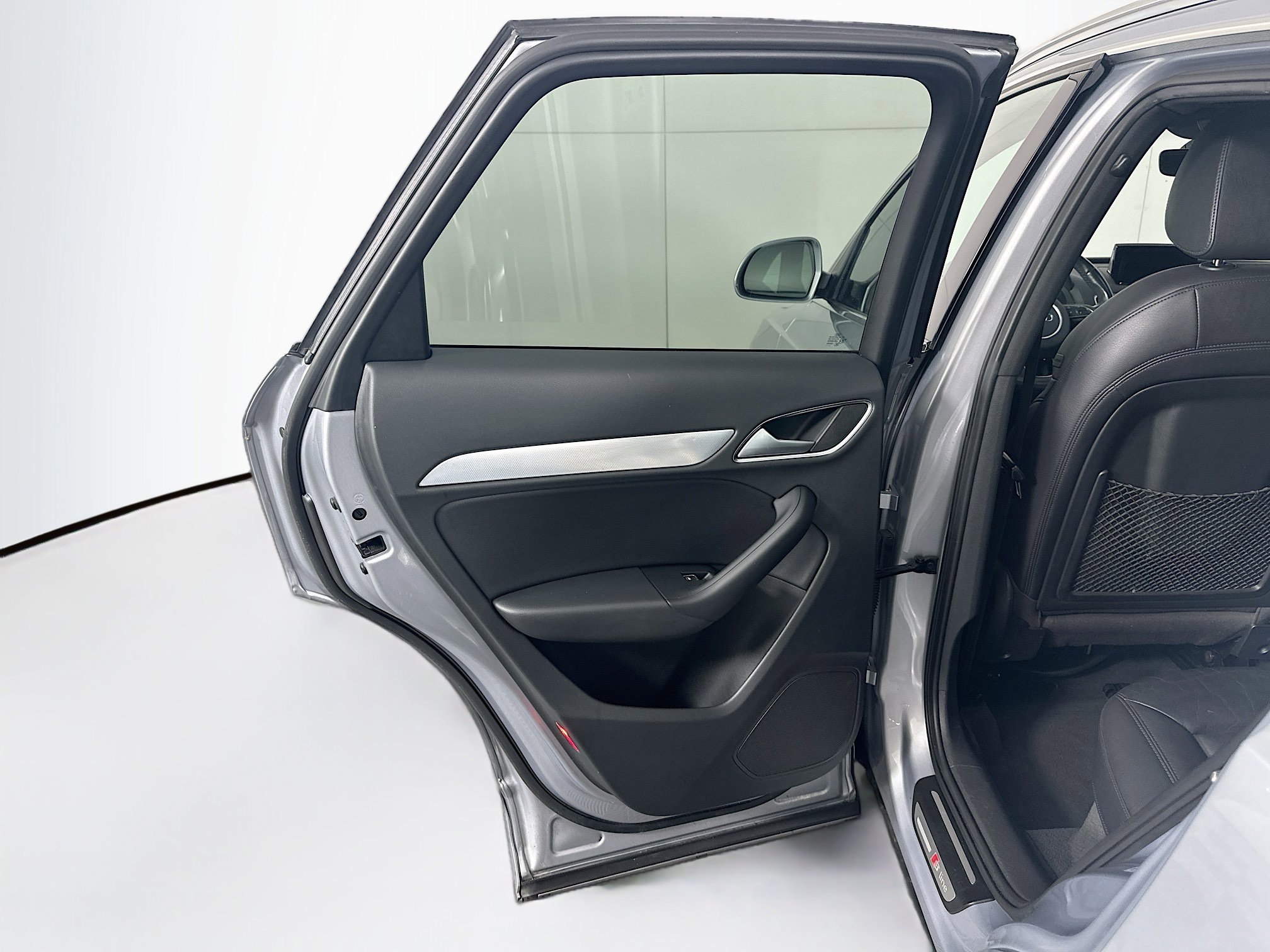 Used 2018 Audi Q3 2.0T Premium Plus w/ Premium Plus Package FWD image 26