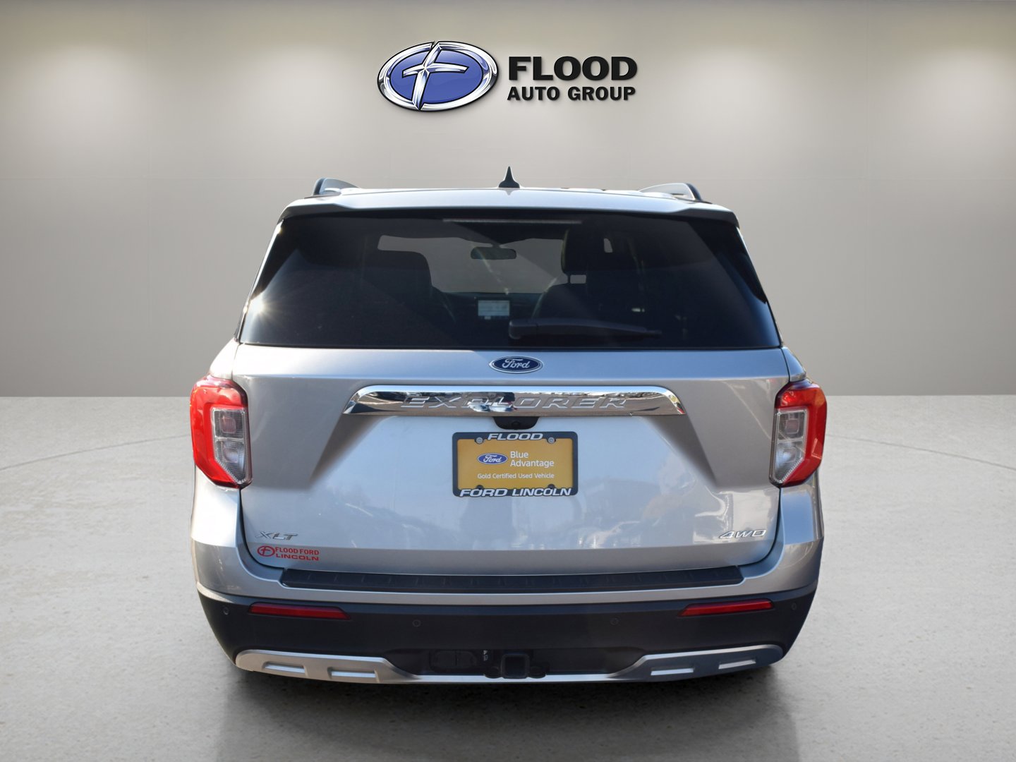 Used 2022 Ford Explorer XLT w/ Equipment Group 202A image 5