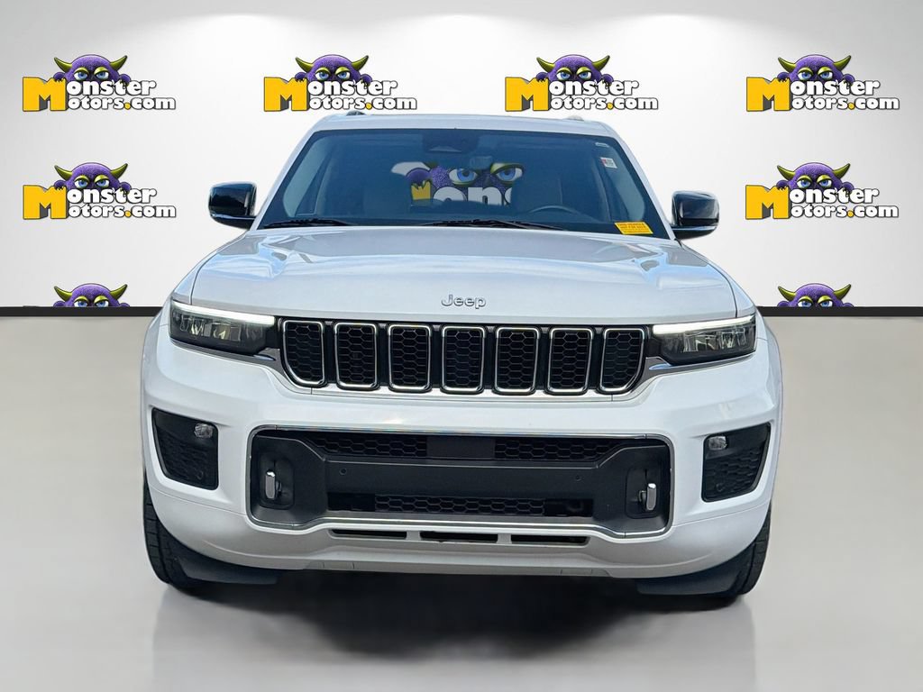 Used 2022 Jeep Grand Cherokee Overland w/ Luxury Tech Group IV AWD/4WD image 2