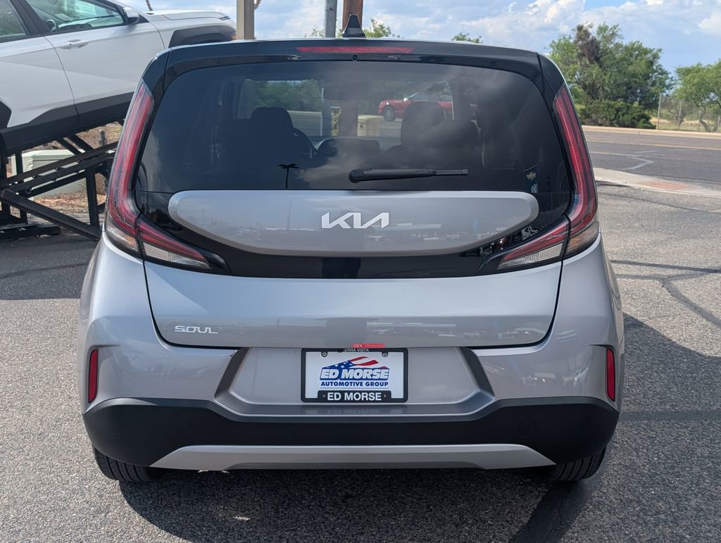 Used 2025 Kia Soul LX FWD image 4