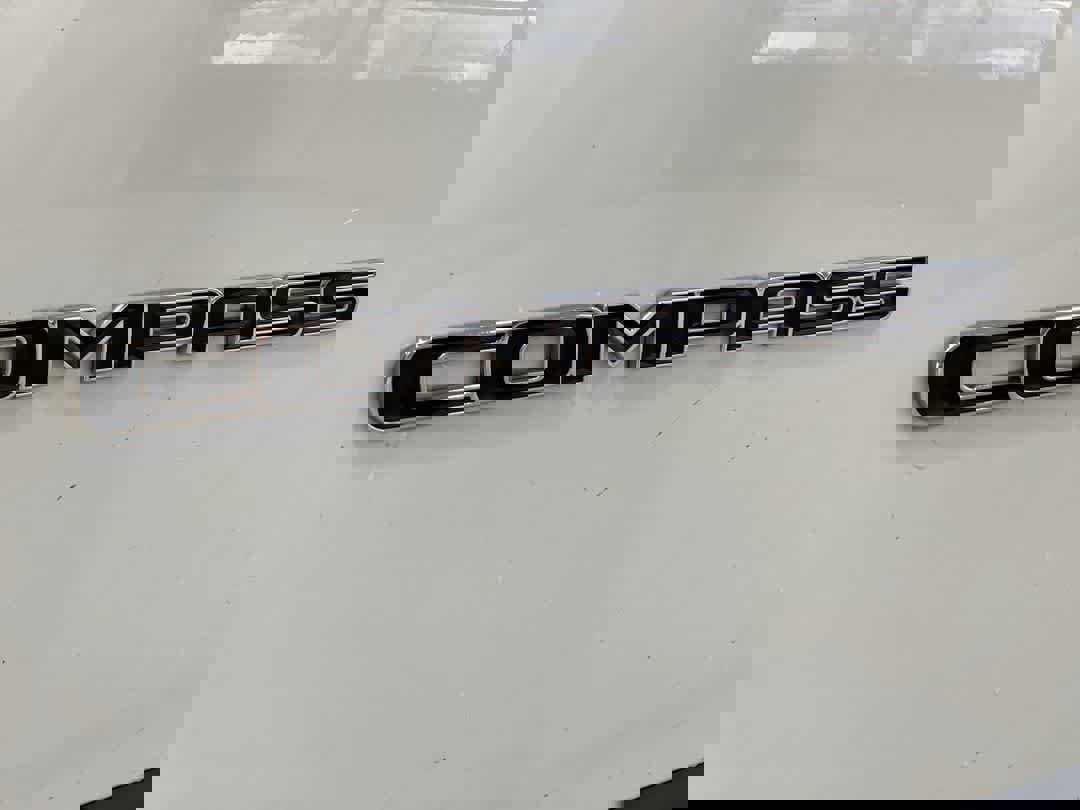 Used 2024 Jeep Compass Latitude image 10