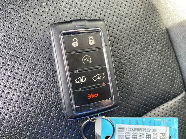 Used 2023 Jeep Wagoneer Series III w/ Preferred Equipment Group AWD/4WD image 25