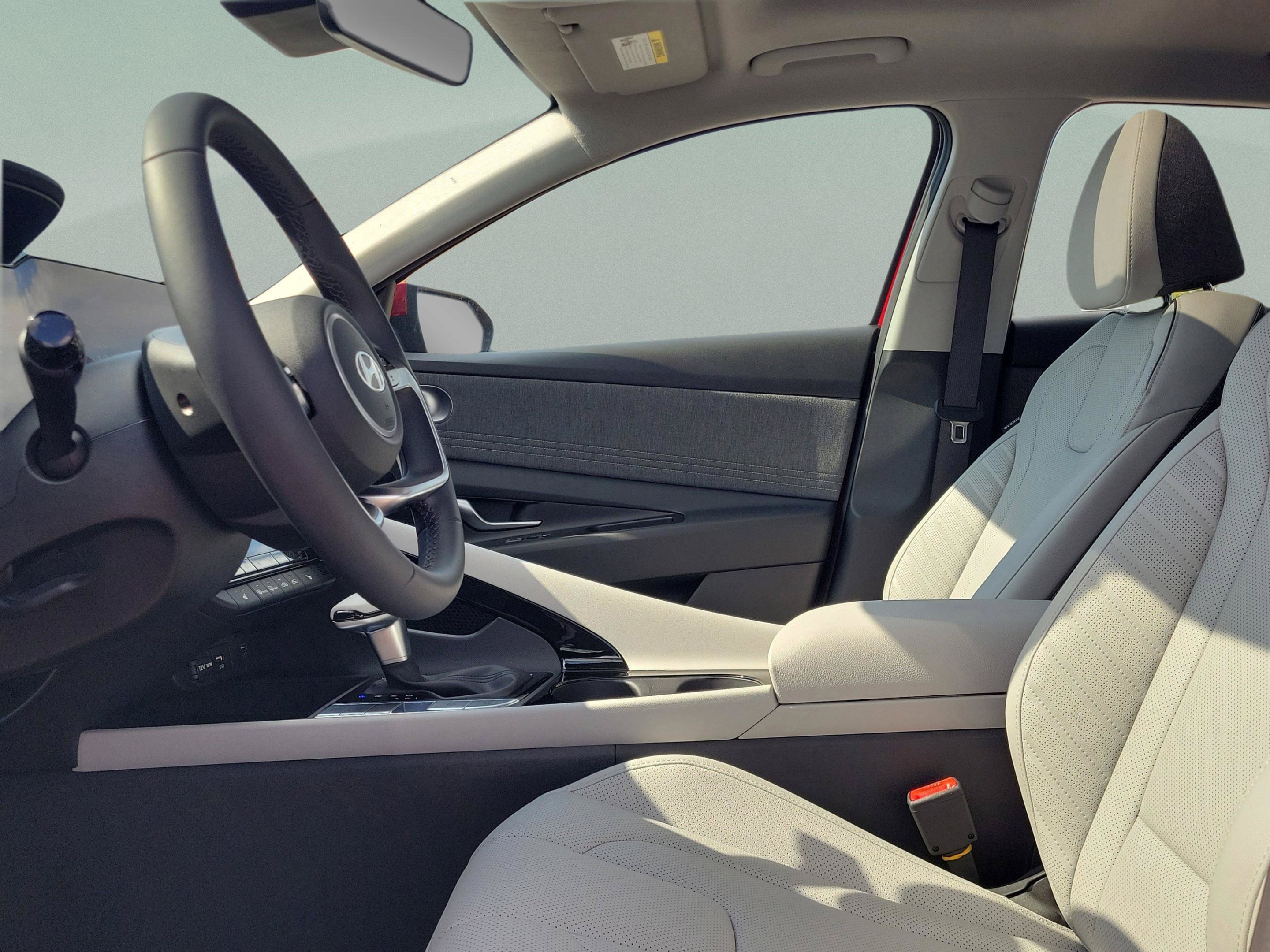 New 2026 Hyundai Elantra Limited FWD image 25