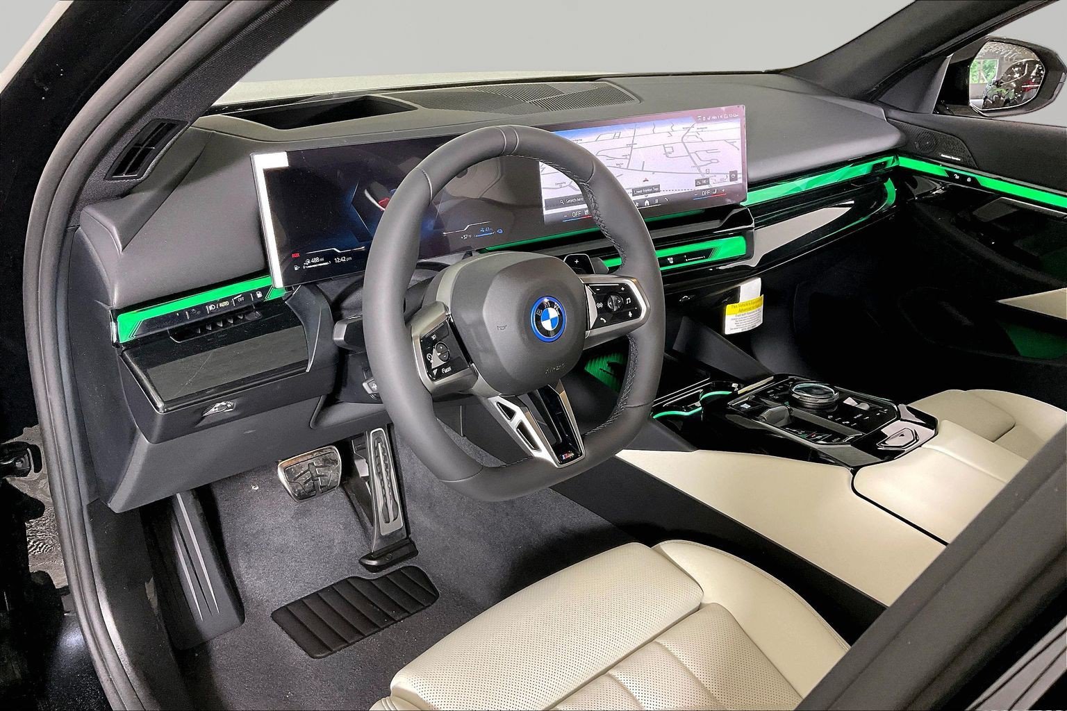 New 2027 BMW 550e xDrive w/ Premium Package AWD/4WD image 11