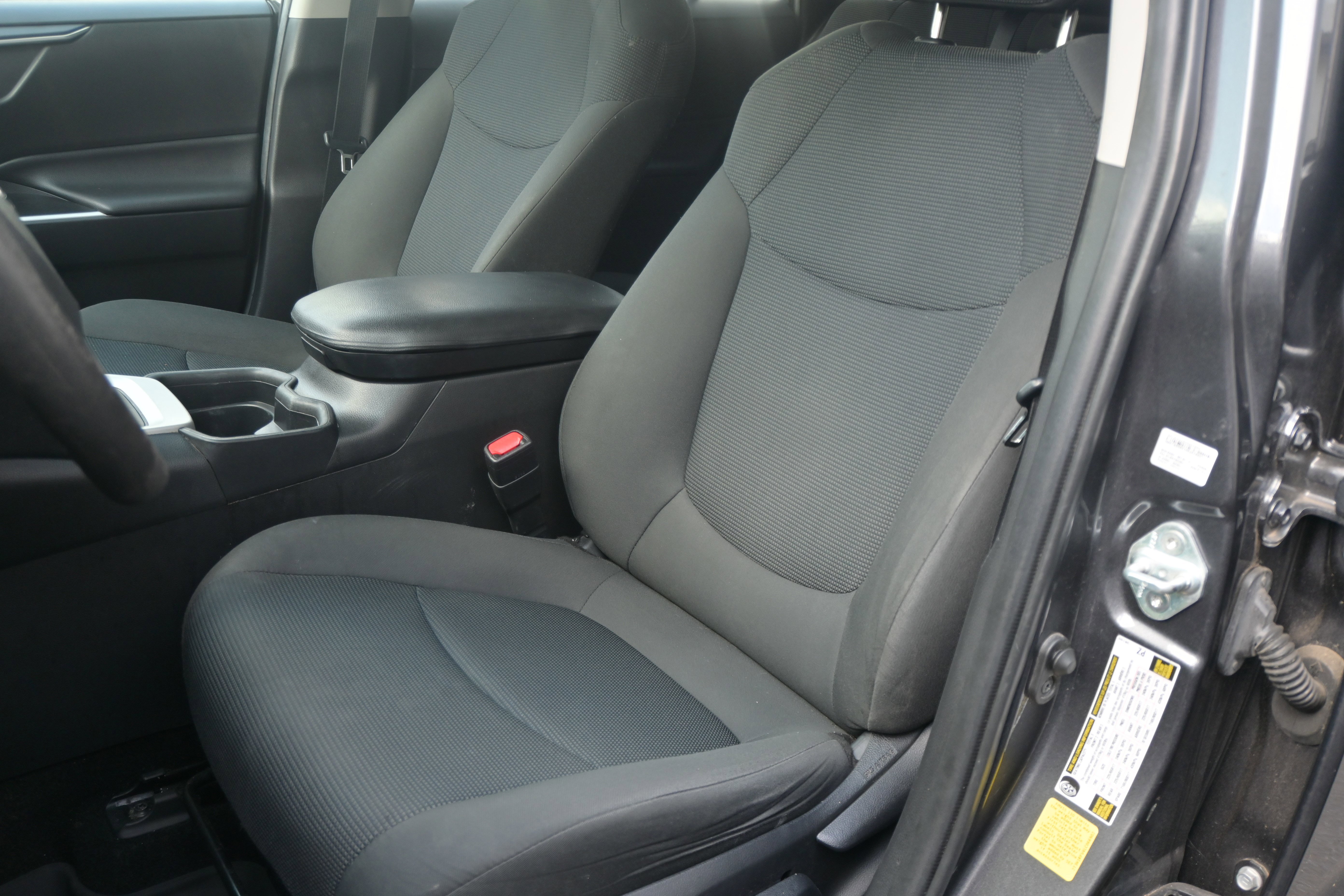 Used 2020 Toyota RAV4 LE FWD image 16