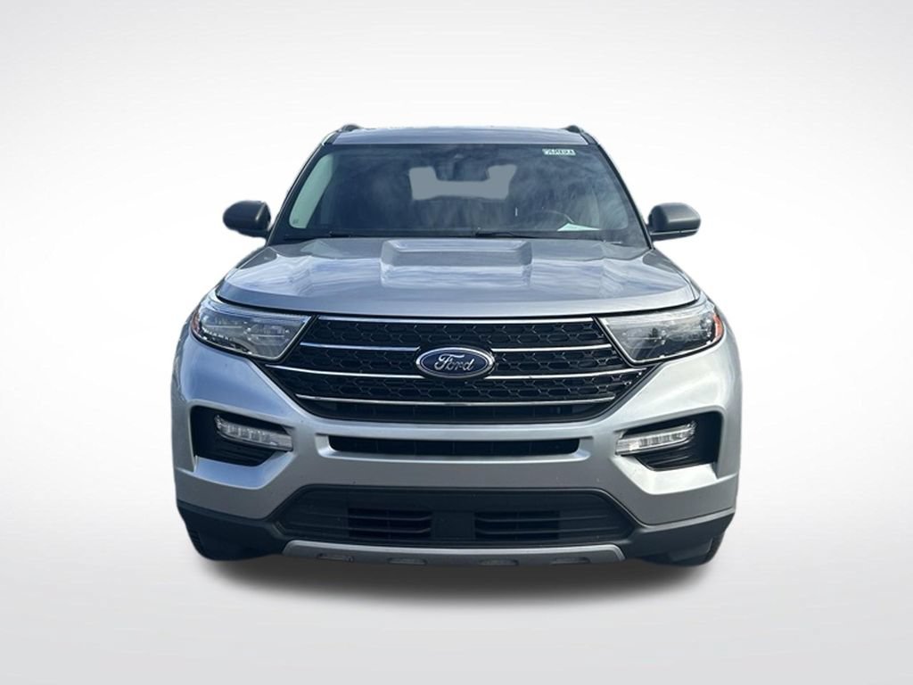 Used 2021 Ford Explorer XLT w/ Equipment Group 202A AWD/4WD image 8