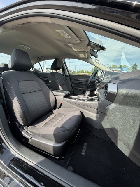 Used 2024 Nissan Altima 2.5 SV image 14