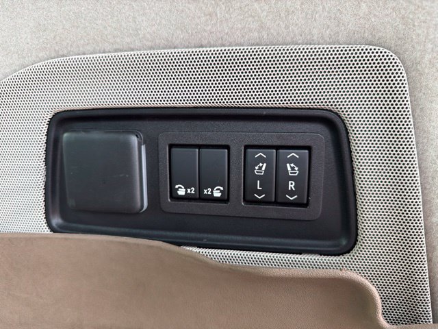 Used 2023 Cadillac Escalade Sport Platinum AWD/4WD image 32
