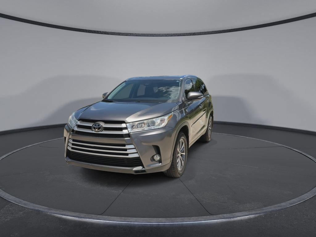 Used 2019 Toyota Highlander XLE FWD image 4