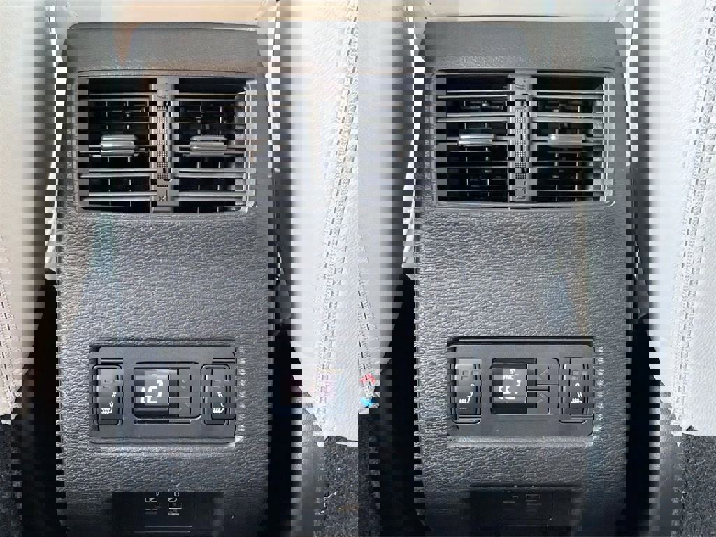 New 2025 Mitsubishi Outlander SEL image 31