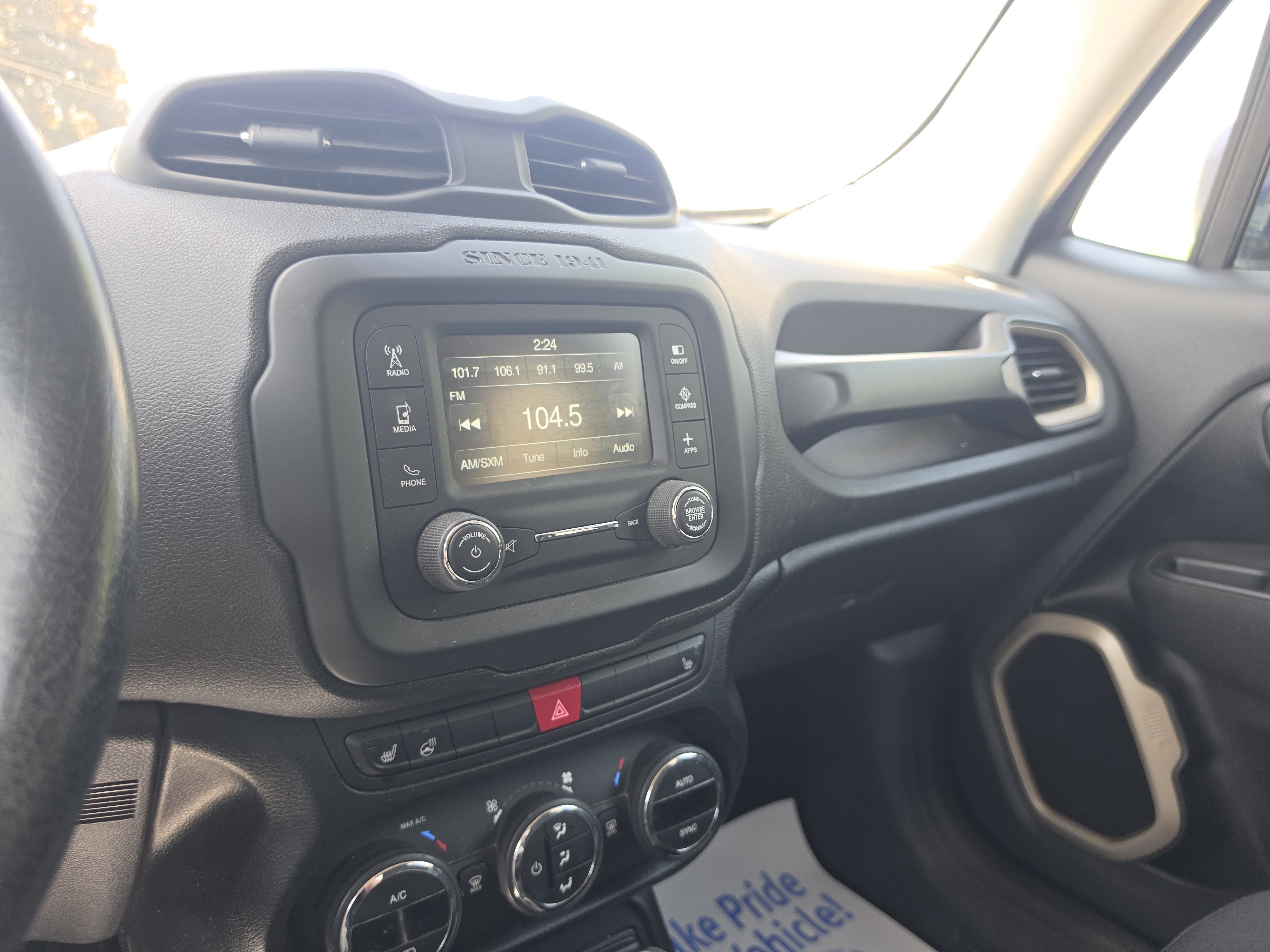 Used 2017 Jeep Renegade Latitude w/ Popular Equipment Group AWD/4WD image 24