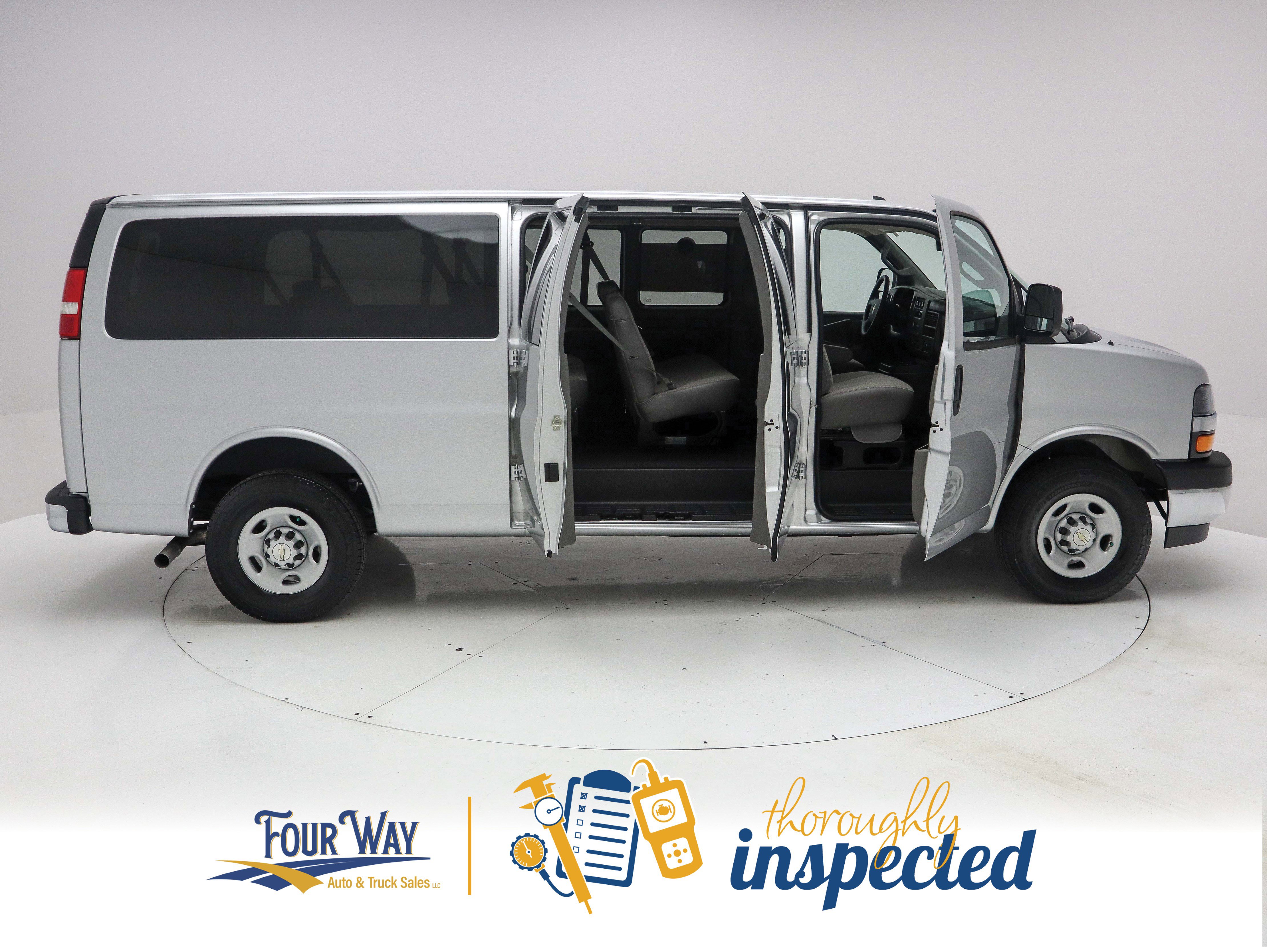 Used 2022 Chevrolet Express 3500 LS RWD image 3