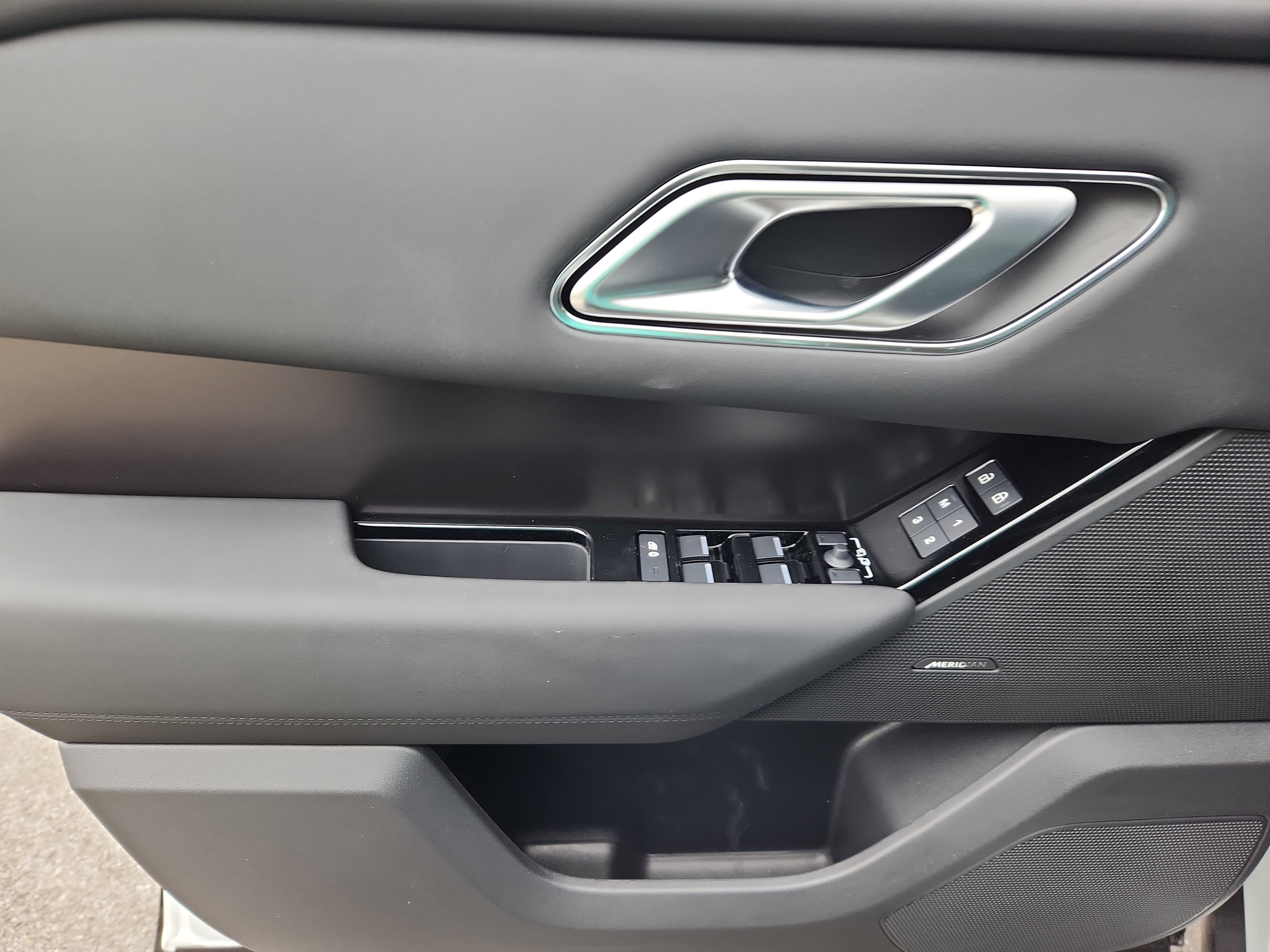 New 2026 Land Rover Range Rover Velar Dynamic SE image 24