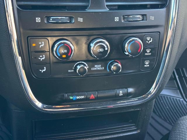 Used 2018 Dodge Grand Caravan SE FWD image 24