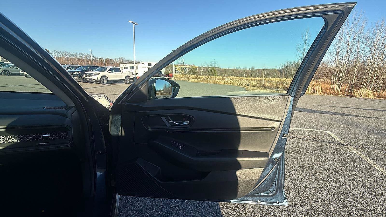 Used 2025 Honda Accord SE image 17