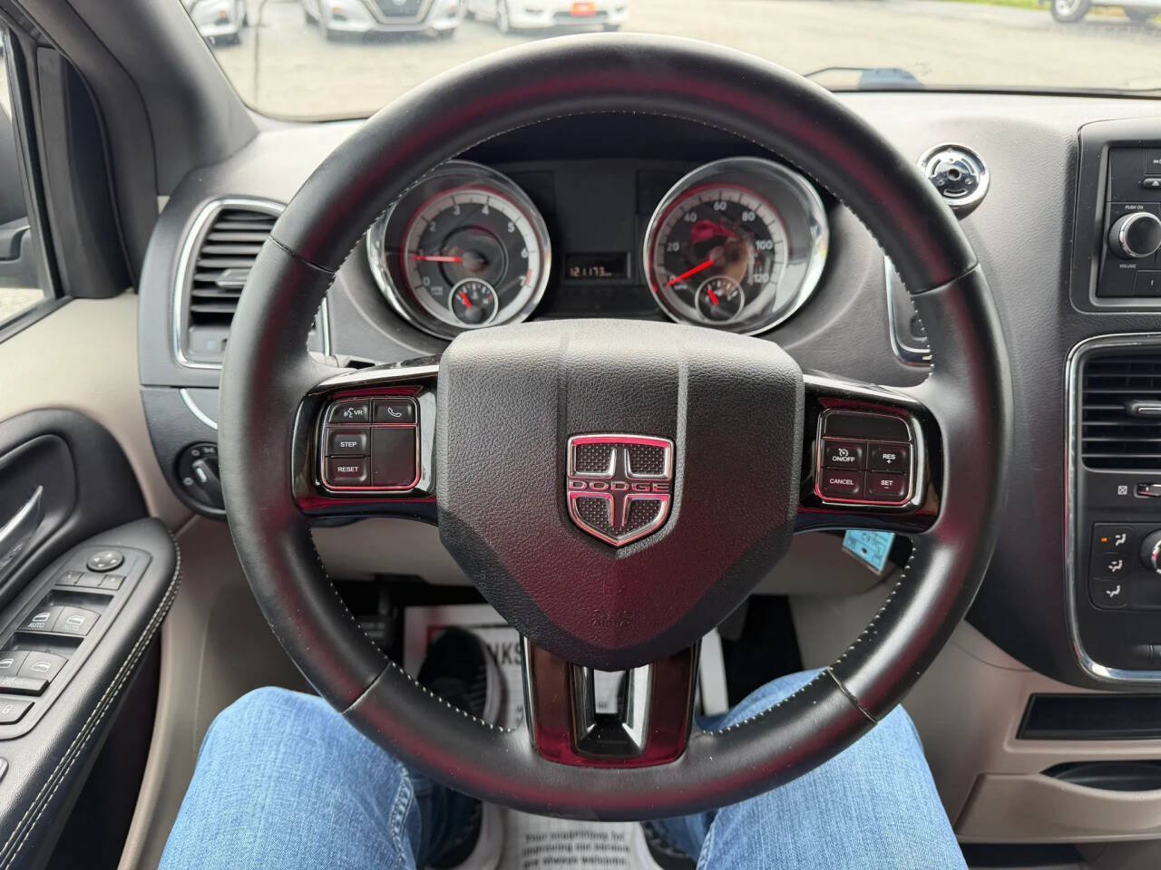 Used 2016 Dodge Grand Caravan SE FWD image 12