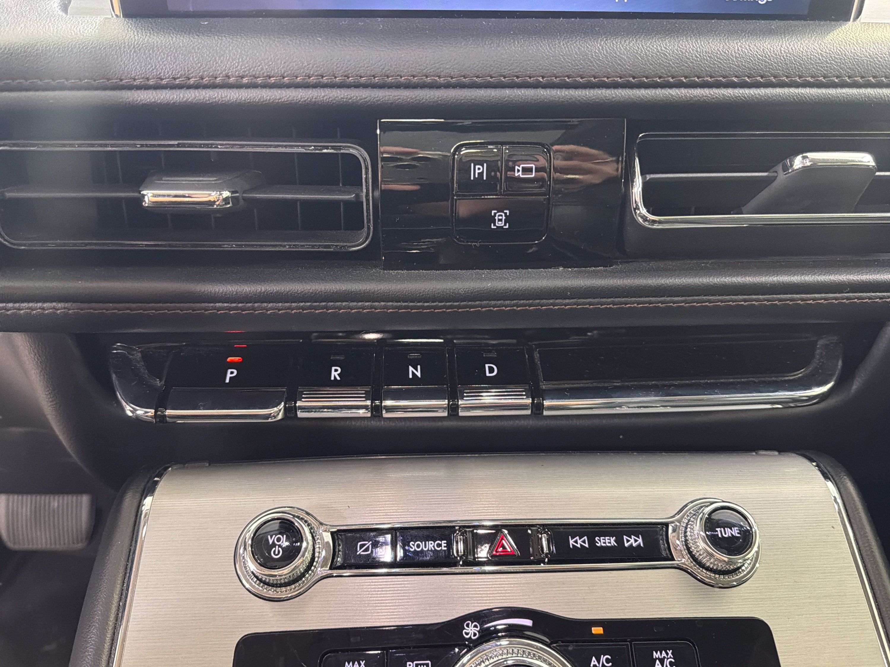 Used 2023 Lincoln Aviator 2WD w/ Premium Package image 18