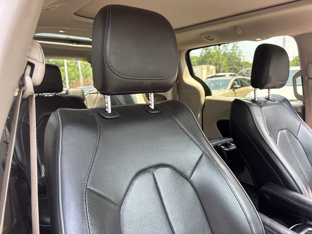 Used 2020 Chrysler Pacifica Limited FWD image 28