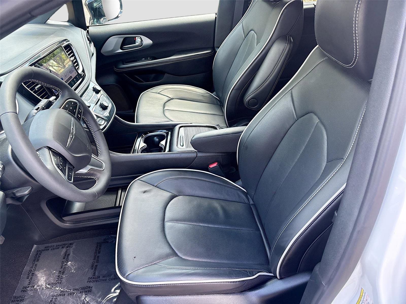 Used 2026 Chrysler Pacifica Limited FWD image 22