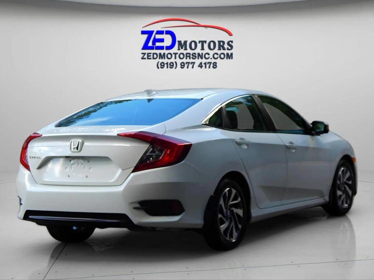 Used 2018 Honda Civic EX image 5