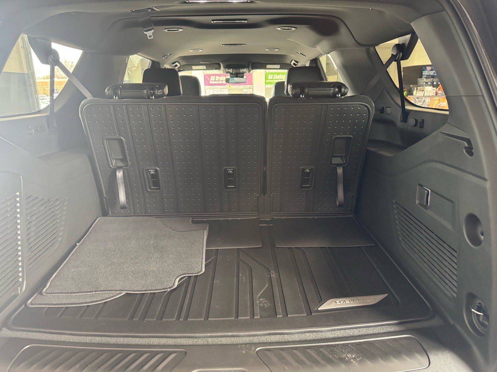 Used 2025 Chevrolet Suburban LS image 9