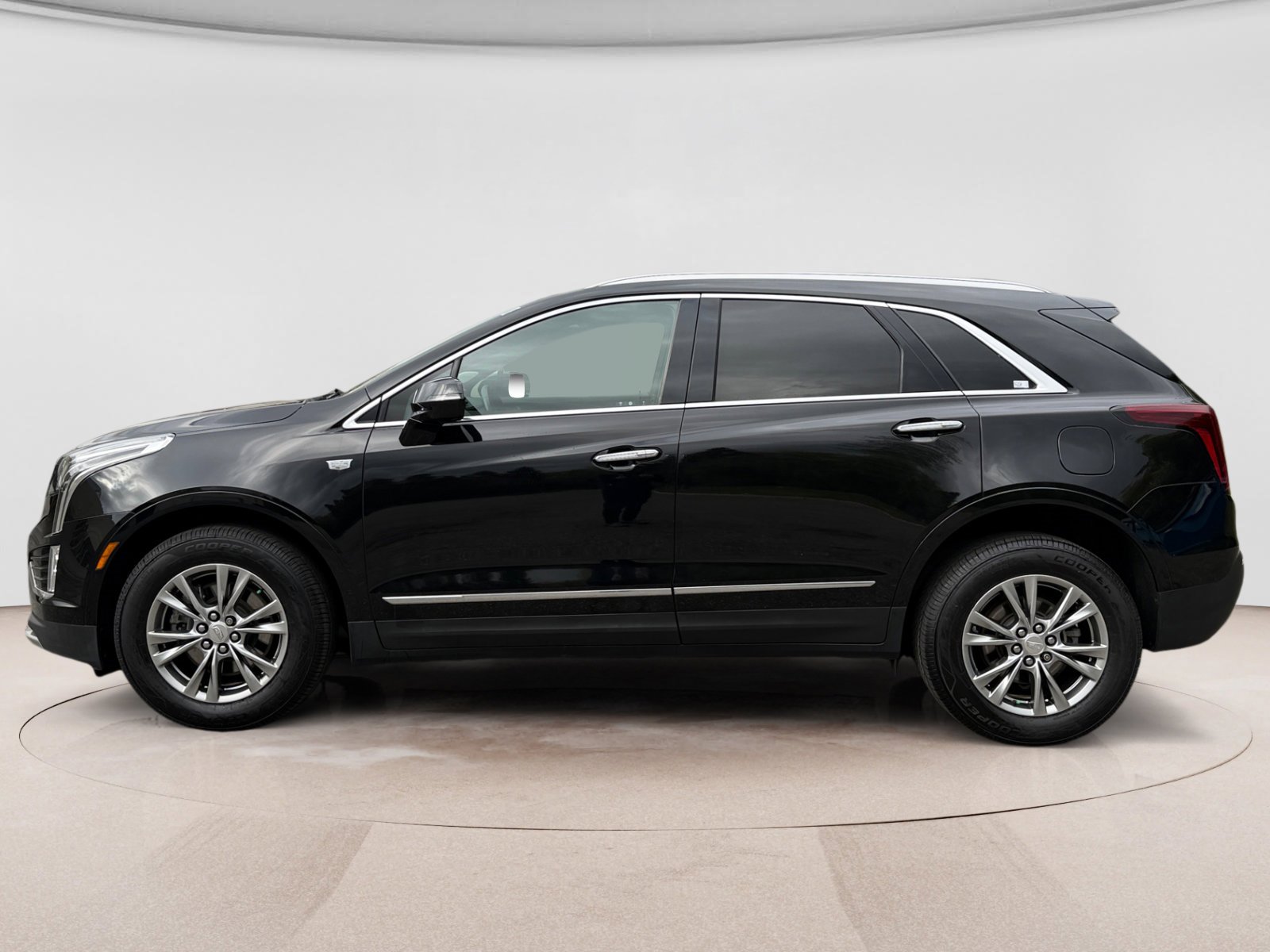 Used 2021 Cadillac XT5 Premium Luxury AWD/4WD image 2