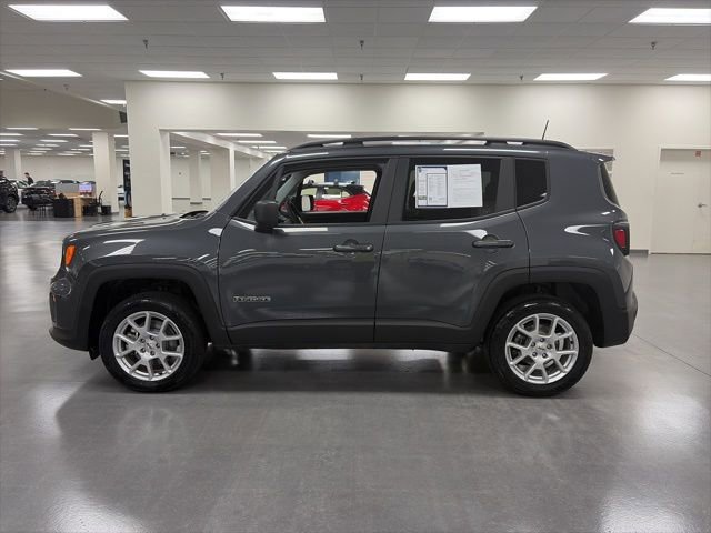 Used 2022 Jeep Renegade Latitude AWD/4WD image 4