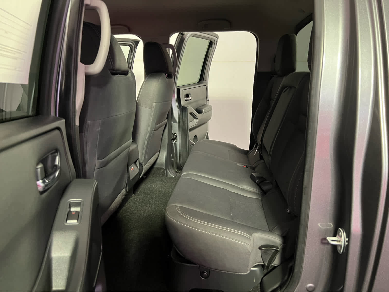 Certified 2022 Nissan Frontier SV image 22