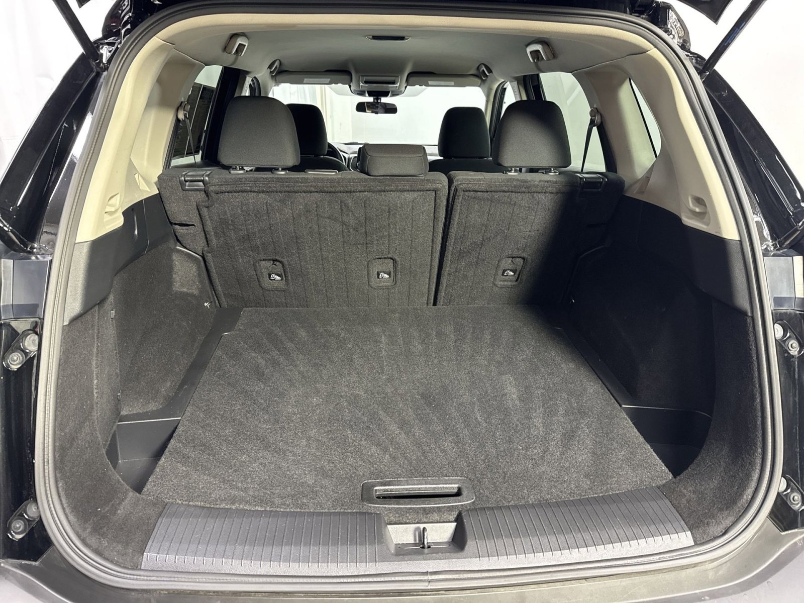 Used 2023 Nissan Rogue S image 29