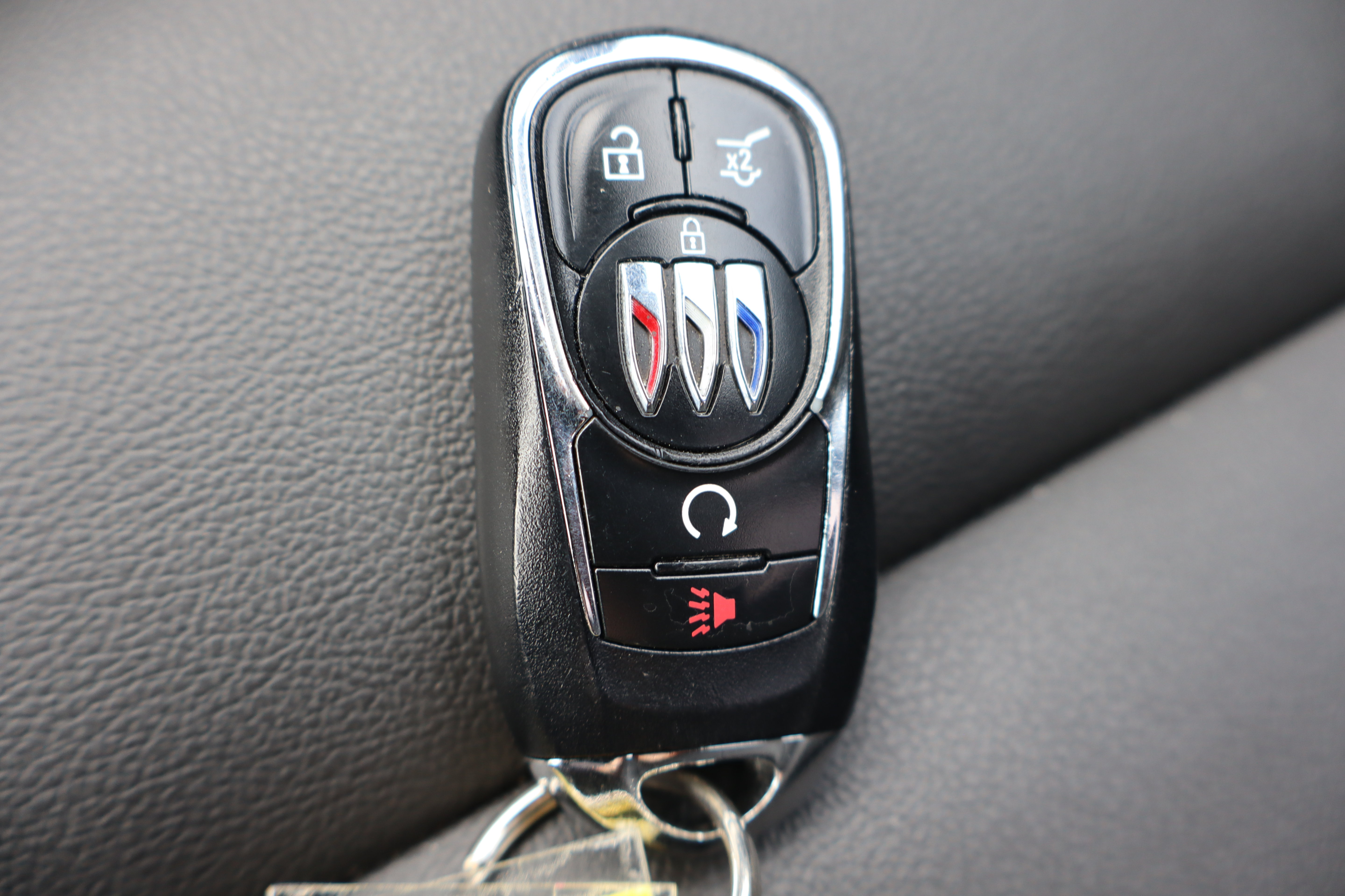 Used 2024 Buick Envista Sport Touring w/ Convenience I Package FWD image 28