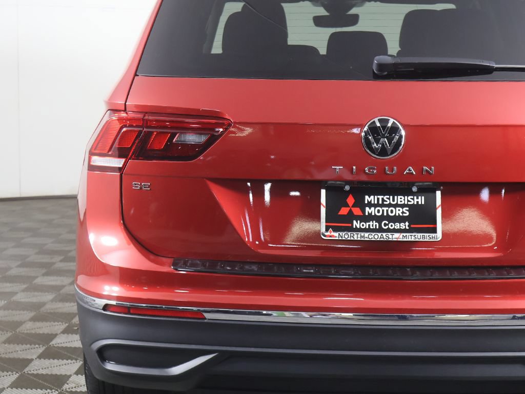 Used 2023 Volkswagen Tiguan SE w/ Panoramic Sunroof Package FWD image 16