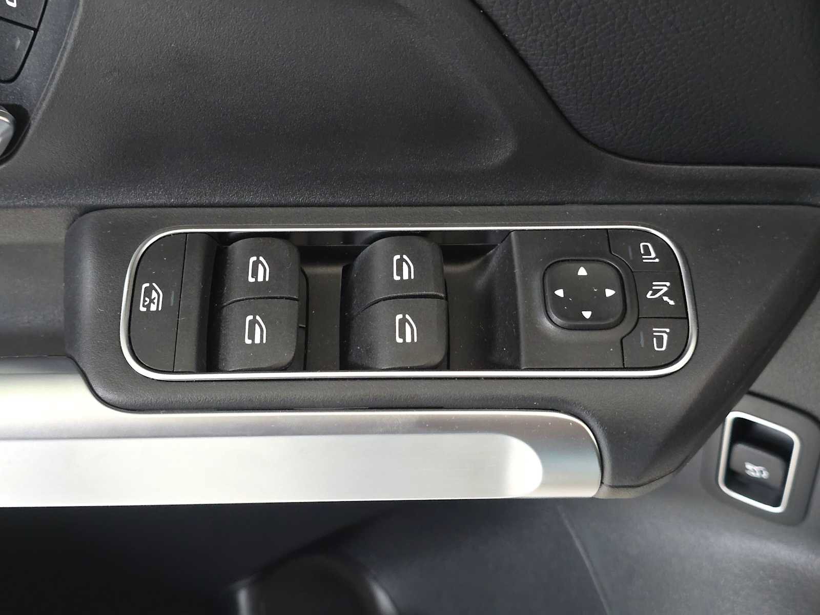 Certified 2026 Mercedes-Benz GLB 250 4MATIC image 25