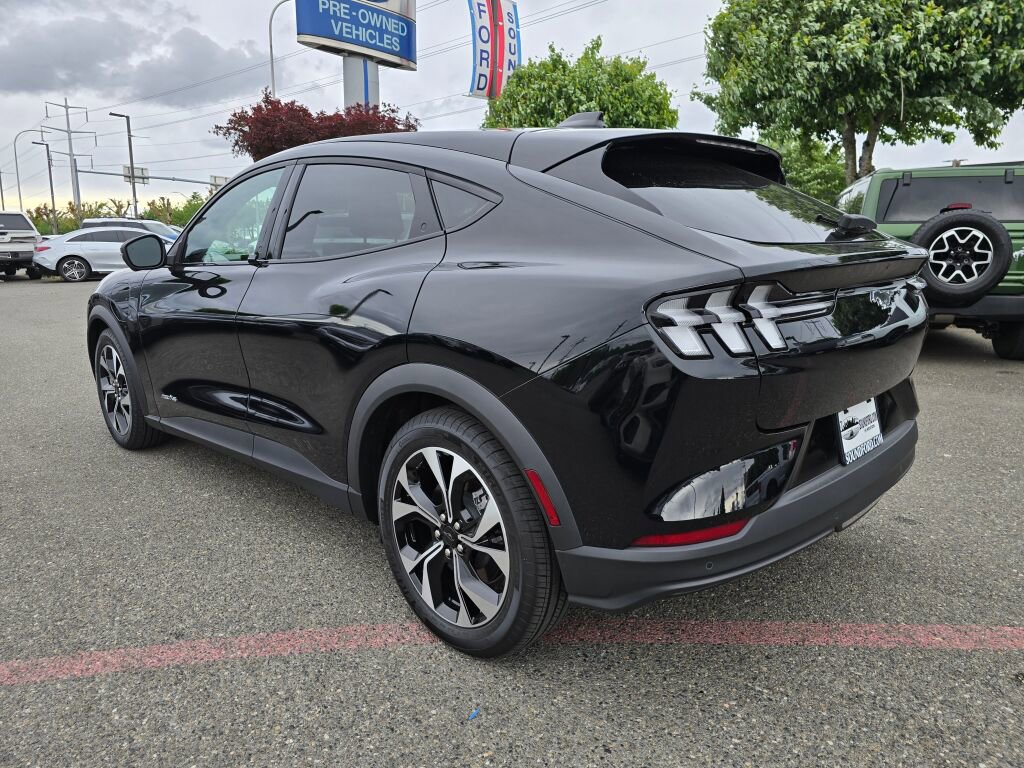 Used 2025 Ford Mustang Mach-E Select w/ Comfort Package Lite AWD/4WD image 3