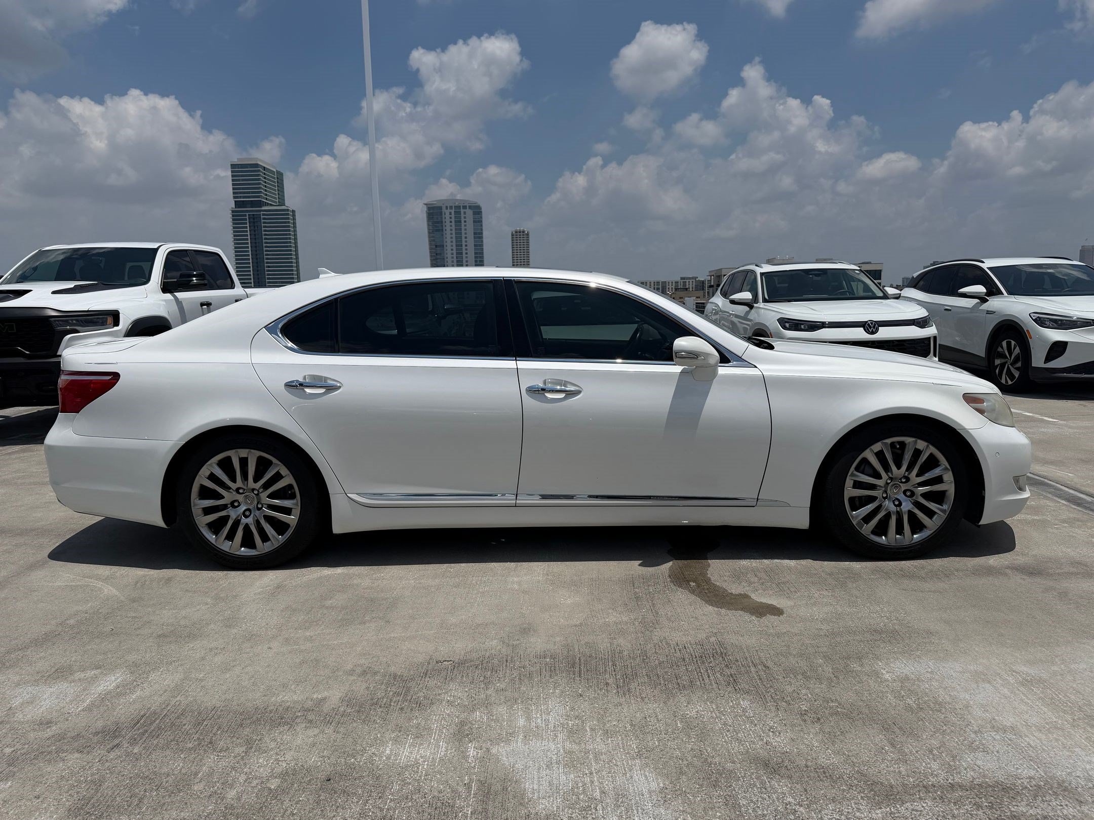 Used 2011 Lexus LS 460 L w/ Luxury Pkg RWD image 8