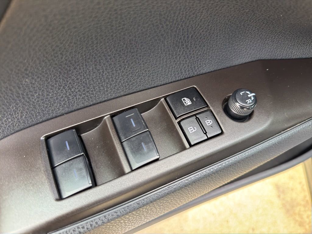 Used 2023 Toyota Camry SE w/ Convenience Package image 9