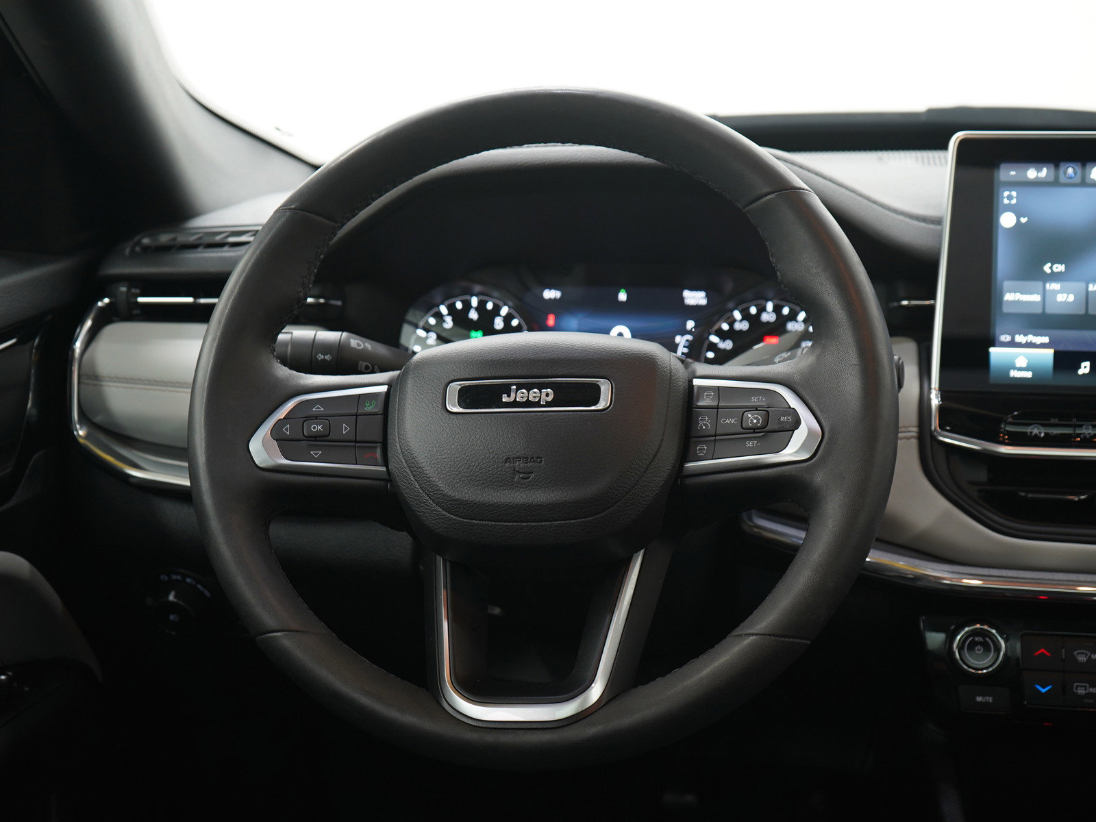 Used 2023 Jeep Compass Limited w/ Sun and Sound Group AWD/4WD image 16