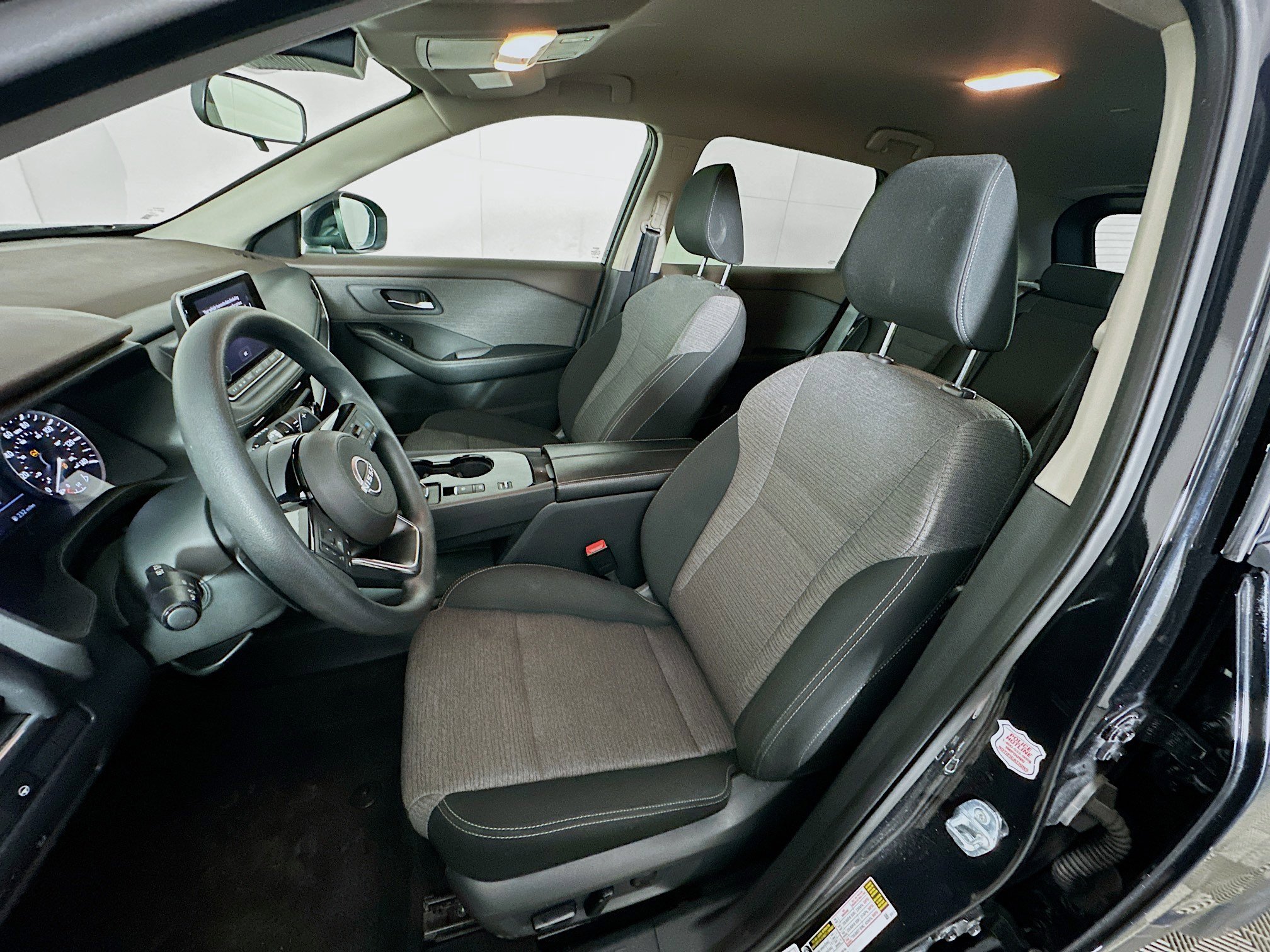 Used 2023 Nissan Rogue SV image 13