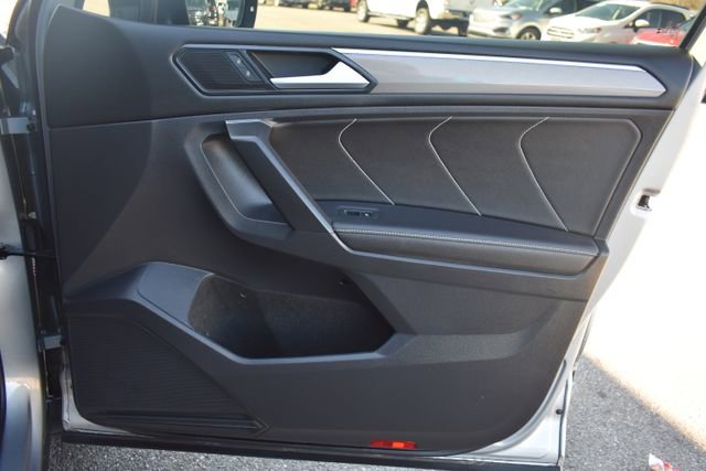 Used 2023 Volkswagen Tiguan SE R-Line image 47